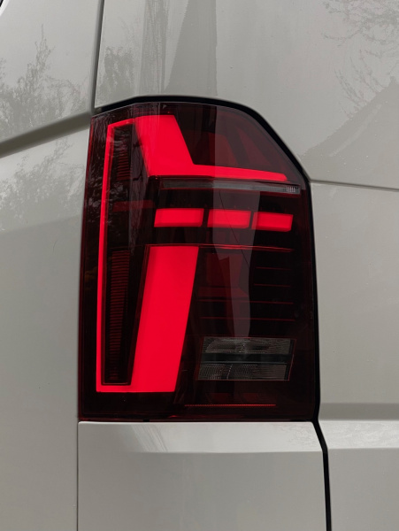 Voll LED Rückleuchten für VW T6 2015-2019 rot T6.1-Look sequentieller Start Laufblinker