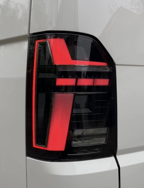 Voll LED Rückleuchten für VW T6 2015-2019 schwarz T6.1-Look sequentieller Start Laufblinker