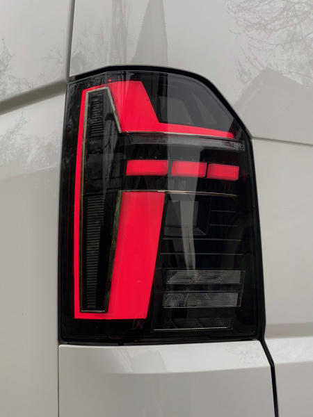 Voll LED Rückleuchten für VW T6 2015-2019 schwarz T6.1-Look sequentieller Start Laufblinker