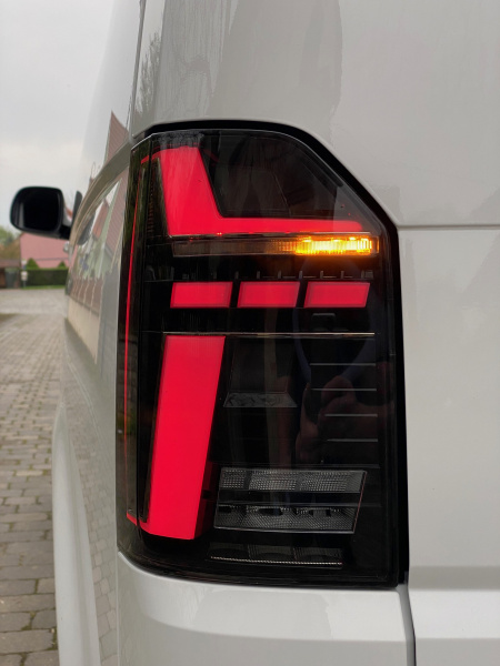 Voll LED Rückleuchten für VW T6 2015-2019 schwarz T6.1-Look sequentieller Start Laufblinker