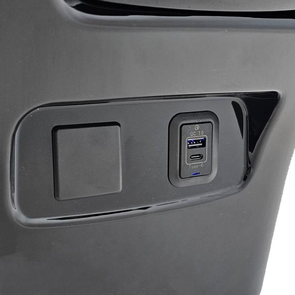 Upgrade Luxury Line Staufach Mittelkonsole Ablage passend für Mercedes Benz Vito W447 Automatik 14-23 mit LED Beleuchtung, USB, Kühlfunktion