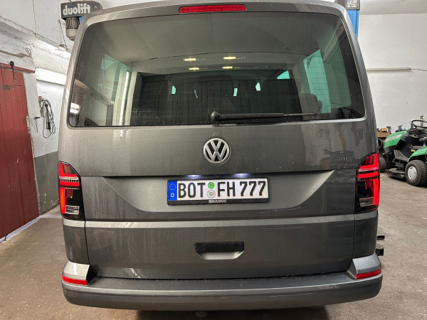 Voll LED Lightbar Design Rückleuchten für VW T6 15-19 schwarz/rauch mit dynamischen Blinker (für Heckklappe/Halogen)
