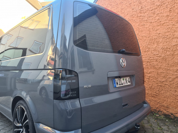 Voll LED Lightbar Design Rückleuchten für VW T5 Facelift (GP) 10-15 schwarz/rauch mit dynamischem Blinker