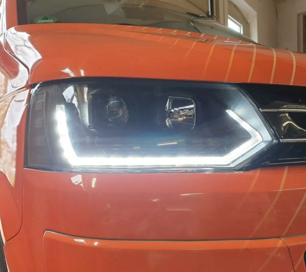 LED Tagfahrlicht Scheinwerfer für VW T5 GP (Facelift) 10-15 schwarz im T6 Design mit dynamischem LED Blinker