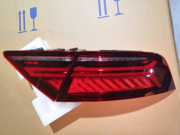 Voll LED Lightbar Design Rückleuchten für Audi A7 C7 (Vorfacelift) 10-14 rot/rauch