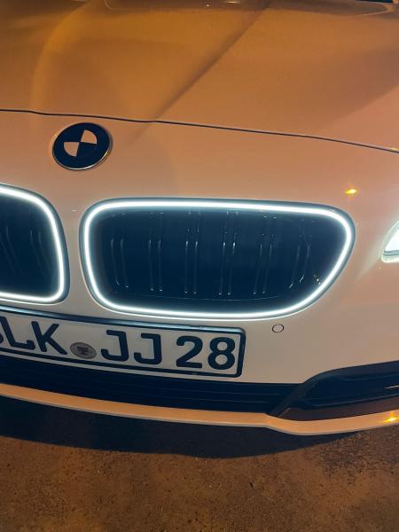 LumiFire Upgrade LED-Kühlergrill passend für BMW 5er F10 2010–2017 mit Doppellamellen in Schwarz glänzend