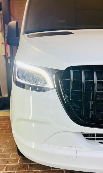 Paket - EXCLUSIVE VOLL LED Tagfahrlicht Scheinwerfer Set passend für Mercedes Benz Sprinter W907/W910 18+ schwarz/chrom +Upgrade Sportgrill / Kühlergrill passend für Mercedes-Benz Sprinter W907 /910 18-23 Hochglanz schwarz/chrom