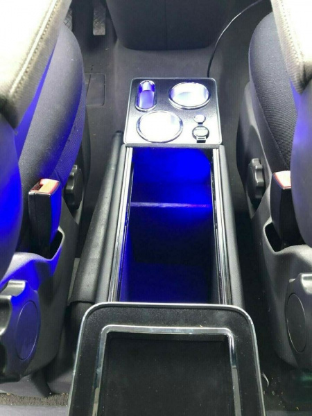Upgrade Staufach Mittelkonsole Ablage für VW T6 16-19 mit LED Beleuchtung und USB