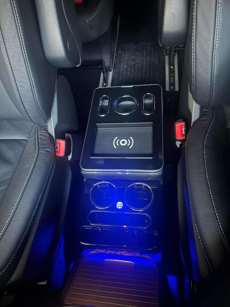 Upgrade Staufach Mittelkonsole Ablage für alle Opel Zafira Life / Lounge 21+ mit LED Beleuchtung, USB und Induktions-Ladestation