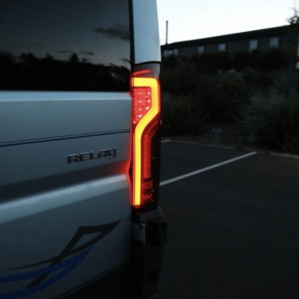 Upgrade Voll LED Rückleuchten für Fiat Ducato III (250, 290) 2006+ rot / rauch mit dyn. Blinker