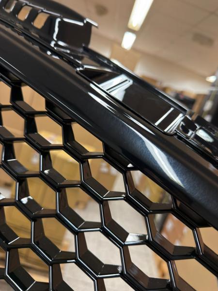 B-Ware  Upgrade "Plus" Sportgrill / Kühlergrill für Audi A4 B7 8E 04-07 Hochglanz Schwarz in Wabendesign
