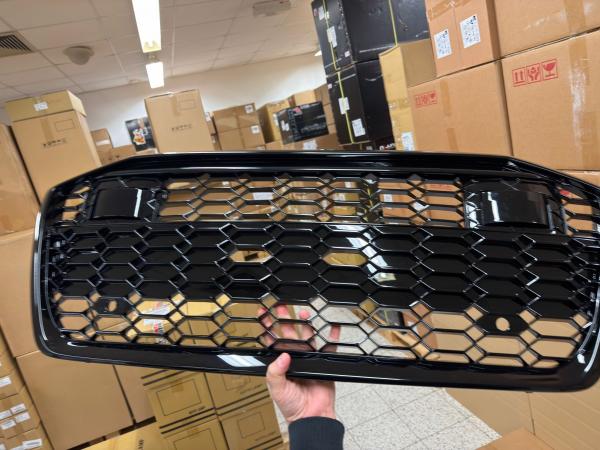 B-Ware  Upgrade Sportgrill / Kühlergrill für Audi A6 C8 4A 18-24 Hochglanz Schwarz in Wabendesign