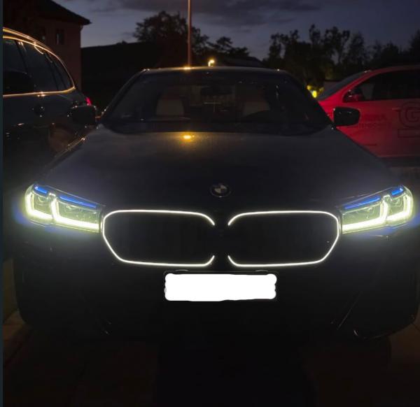 LumiFire Upgrade LED-Doppellamellen-Kühlergrill in Schwarz glänzend, passend für BMW 5er G30 2017–2020