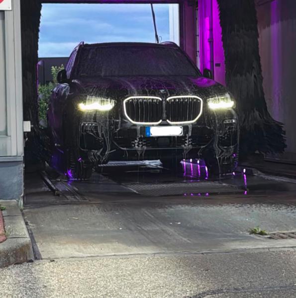 LumiFire Upgrade LED-Kühlergrill mit einer Lamelle in Schwarz glänzend passend für BMW X5 Serie G05 2019 +