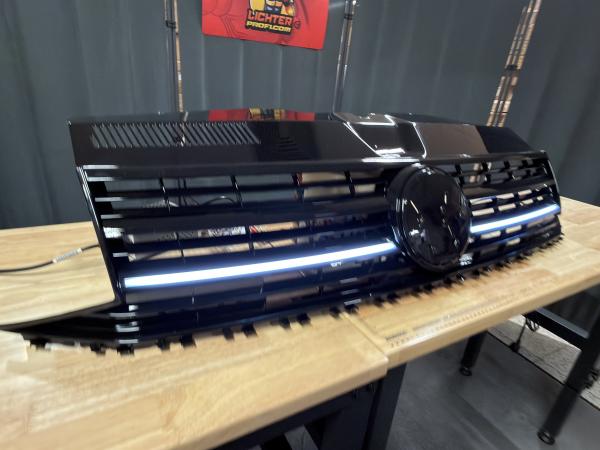 LumiFire Upgrade LED Kühlergrill Sportgrill passend für VW T6 15-19 Hochglanz-schwarz