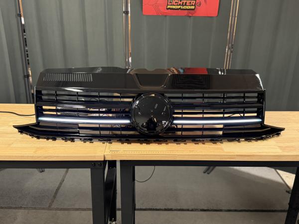 LumiFire Upgrade LED Kühlergrill Sportgrill passend für VW T6 15-19 Hochglanz-schwarz