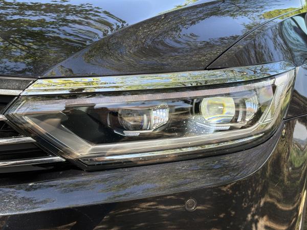 Voll LED Tagfahrlicht Scheinwerfer Set passend für VW Passat B8 14-19 schwarz mit dynamischen LED Blinker & Willkommensfunktion