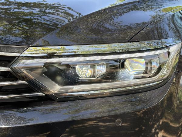 Voll LED Tagfahrlicht Scheinwerfer Set passend für VW Passat B8 14-19 schwarz mit dynamischen LED Blinker & Willkommensfunktion