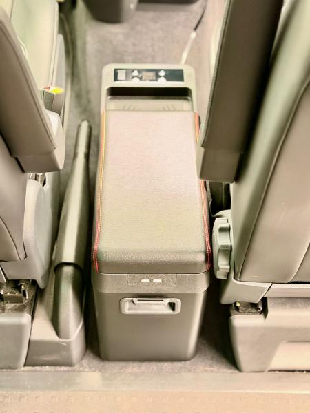 Upgrade+ "Freeze" Staufach Mittelkonsole Ablage für VW T5 Facelift 10-20 mit Kühlfunktion, USB und Induktions-Ladung + App Steuerung