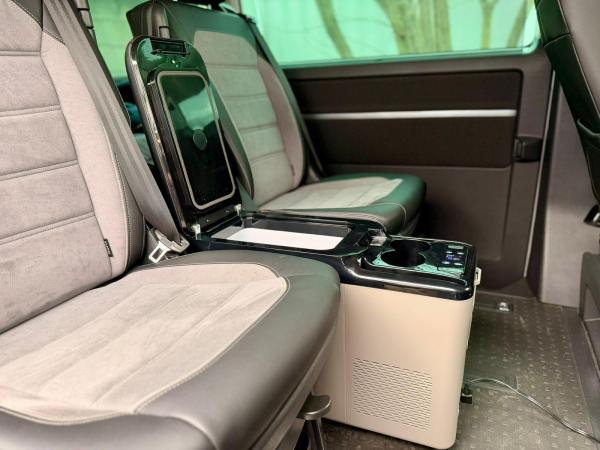 Upgrade+ "Freeze" Staufach Mittelkonsole Ablage für VW Crafter II  MAN TGE 2017+ mit Kühlfunktion, USB und Getränkehaltern + App Steuerung Grau