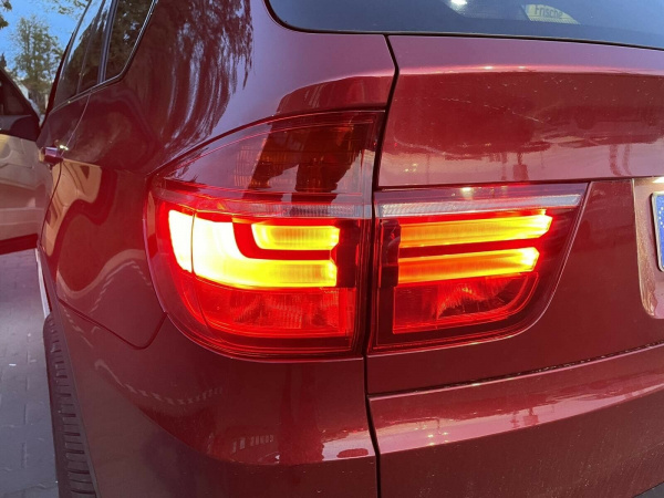 LED Lightbar Design Rückleuchten für BMW X5 E70 07-10 rot/klar LCI