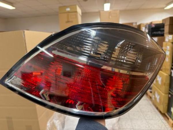 Upgrade Design Rückleuchten für Opel Astra H (5-Türer) Schrägheck 2007+ Facelift rot/rauchgrau