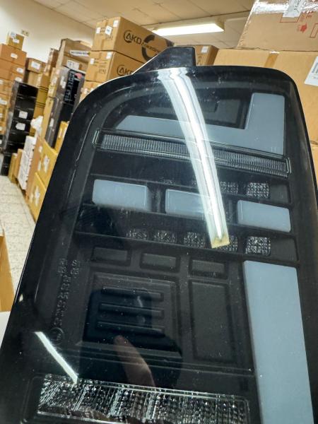 B-Ware - Voll LED Lightbar Design Rückleuchten für VW T5 Facelift (GP) 10-15 schwarz/rauch mit dynamischem Blinker
