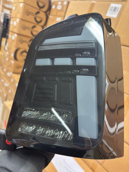 B-Ware - Voll LED Lightbar Design Rückleuchten für VW T5 Facelift (GP) 10-15 schwarz/rauch mit dynamischem Blinker