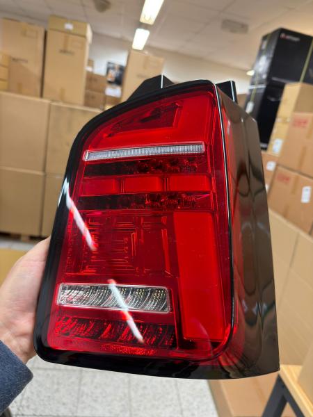 B-Ware  Voll LED Lightbar Design Rückleuchten für VW T6.1 20+ rot/klar mit dynamischem Blinker