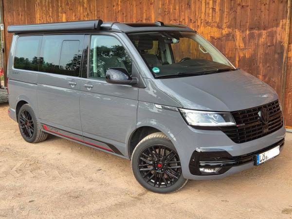 Kühlergrill mit Logohalter + Stoßstangenblenden für Volkswagen T6.1 ab 2019 Hochglanz schwarz