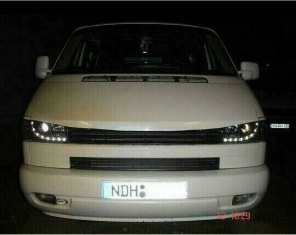 LED Tagfahrlicht Design Scheinwerfer für VW T4 90-03 (kurzer Vorderwagen) schwarz