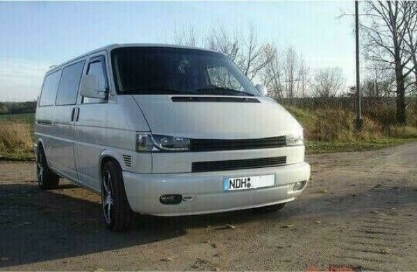 LED Tagfahrlicht Design Scheinwerfer für VW T4 90-03 (kurzer Vorderwagen) schwarz