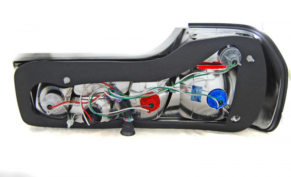 Upgrade Design Rückleuchten für BMW 7er E32 06.86-04.94 rot/weiß