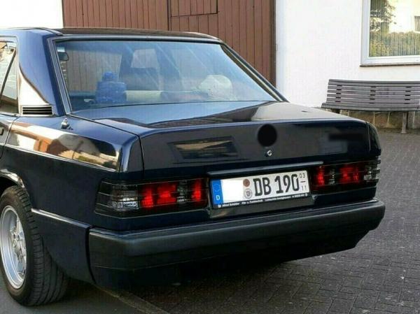 Upgrade Design Rückleuchten für Mercedes Benz 190 / W201 82-93 schwarz/rauch