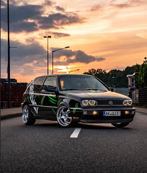 Upgrade Design Angel Eyes Scheinwerfer für VW Golf 3 91-97 schwarz