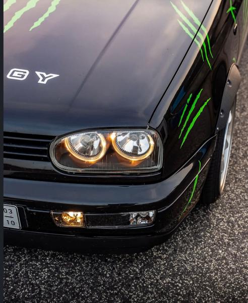Upgrade Design Angel Eyes Scheinwerfer für VW Golf 3 91-97 schwarz