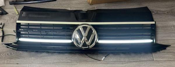 LumiFire Upgrade LED Kühlergrill Sportgrill passend für VW T6 15-19 Hochglanz-schwarz
