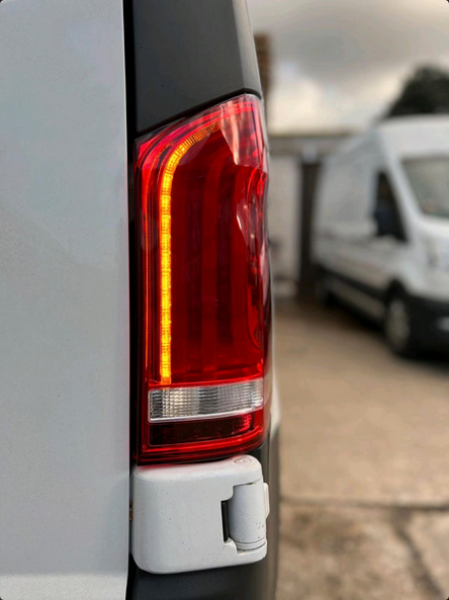 Sparpaket-Upgrade Design VOLL LED Tagfahrlicht Scheinwerfer für Mercedes Benz V-Klasse / Vito W447 14-23 schwarz mit LED Blinker + LED Upgrade Design Rückleuchten für Mercedes Benz Vito W447 14-23 rot/weiß dynamisch