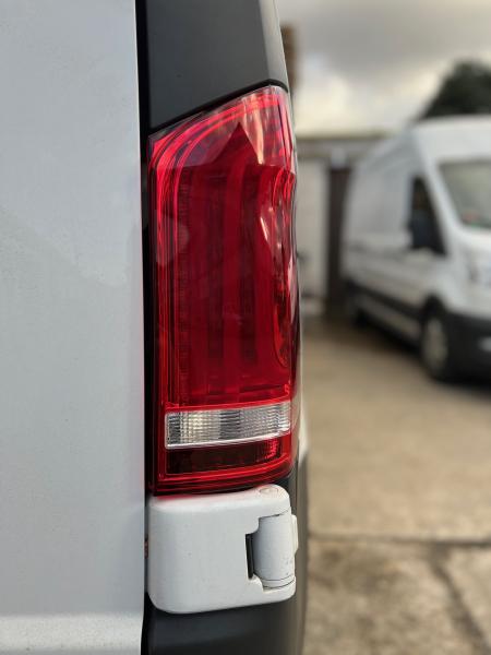 Upgrade Design VOLL LED Tagfahrlicht Scheinwerfer für Mercedes Benz V-Klasse / Vito W447 14-23 schwarz mit LED Blinker