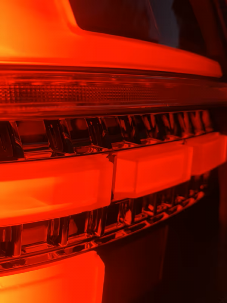 Voll-LED-Tagfahrlicht-Scheinwerfer-Set mit Welcome Funktion + Voll-LED-Lightbar-Design-Rückleuchten-Set + dynamischem LED-Blinker passend für VW T6 15-19 (Heckklappe/LED)