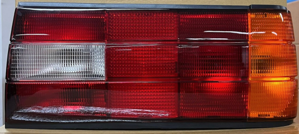 Upgrade Classic Design Rückleuchten für BMW 3er E30 Touring / Cabrio / Coupe 87-94 rot/weiß