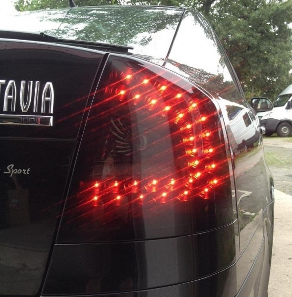 LED Upgrade Design Rückleuchten für Skoda Octavia 2 (1Z) Limousine 04-13 schwarz/rauch