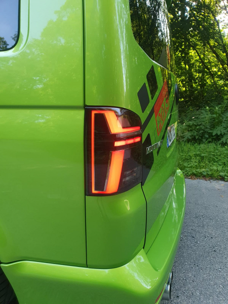 Voll LED Lightbar Design Rückleuchten für VW T5 03-09 / T5 GP (Facelift) 10-15 schwarz/rauch mit dynamischen Blinker