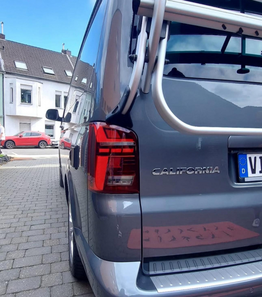 Voll LED Lightbar Design Rückleuchten für VW T5 03-09 / T5 GP (Facelift) 10-15 rot/rauch mit dynamischen Blinker