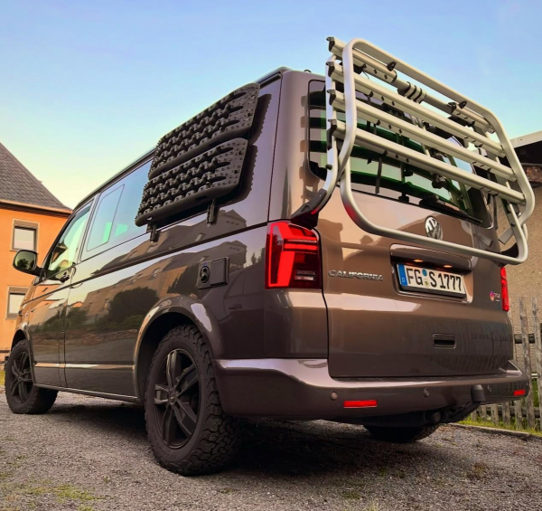 Voll LED Lightbar Design Rückleuchten für VW T5 03-09 / T5 GP (Facelift) 10-15 rot/rauch mit dynamischen Blinker