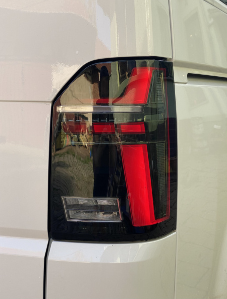 Voll LED Lightbar Design Rückleuchten für VW T6 15-19 schwarz/rauch mit dynamischen Blinker (für Heckklappe/LED)