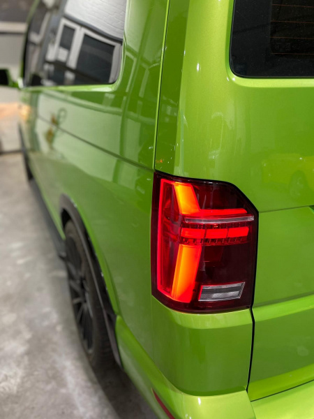 Voll LED Lightbar Design Rückleuchten für VW T6 15-19 rot/rauch mit dynamischen Blinker (für Heckklappe/Halogen)