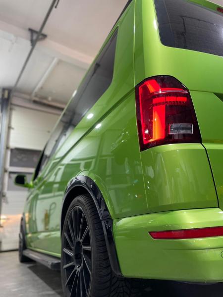 Voll LED Lightbar Design Rückleuchten für VW T6 15-19 rot/rauch mit dynamischen Blinker (für Heckklappe/Halogen)