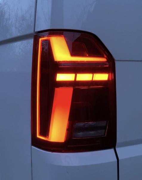 Sparpaket - Voll LED Tagfahrlicht Scheinwerfer Set für VW T6 15-19 chrom mit statischen LED Blinker + Voll LED Rückleuchten rot mit sequentiellen Start Laufblinker + LED Seitenblinker