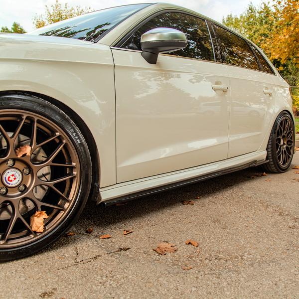 Upgrade Design Seitenschweller Set passend für Audi A3 / S3 8V Facelift 13-19 Hochglanz schwarz